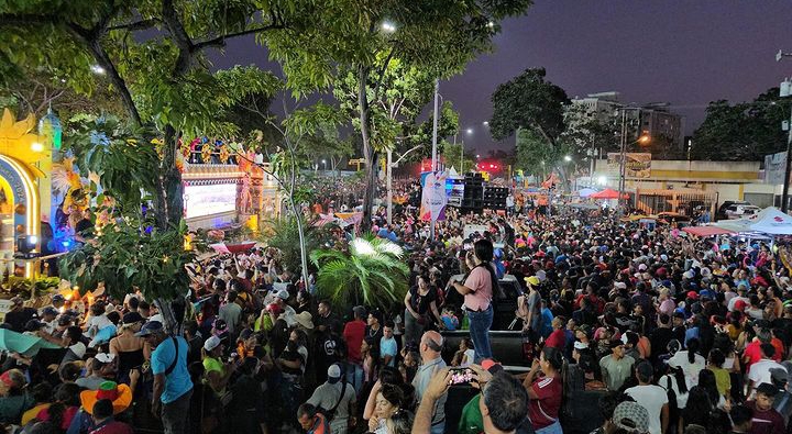 mas de 200 mil personas presenciaron el tercer desfile del carnaval de maturin laverdaddemonagas.com publico 8