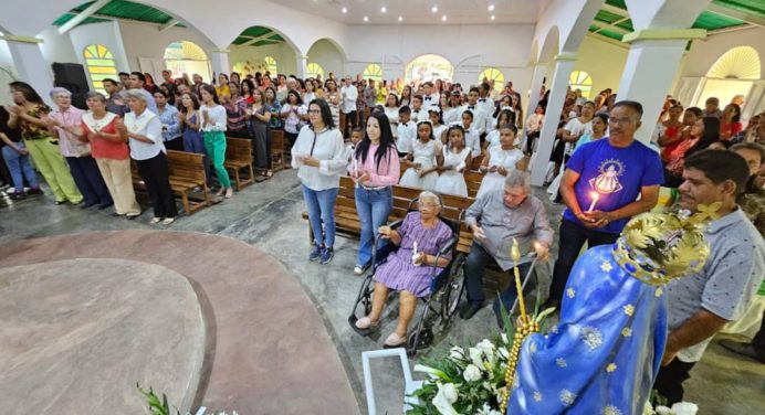 Más de 300 feligreses acudieron a la procesión de la Virgen de La Candelaria