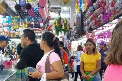 Muchas personas se encontraban en las mercerías