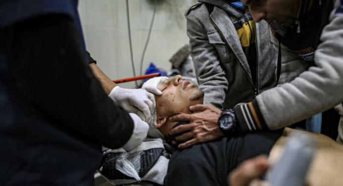 OMS logra evacuar a 14 pacientes críticos del Hospital Naser en Gaza