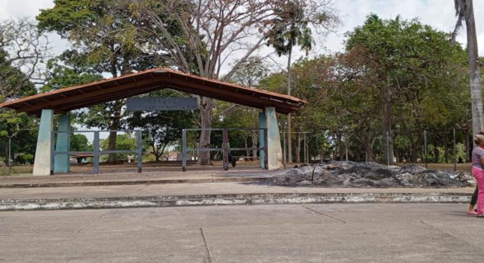 Quemas ambientales se ejecutan en el Parque Padilla Ron