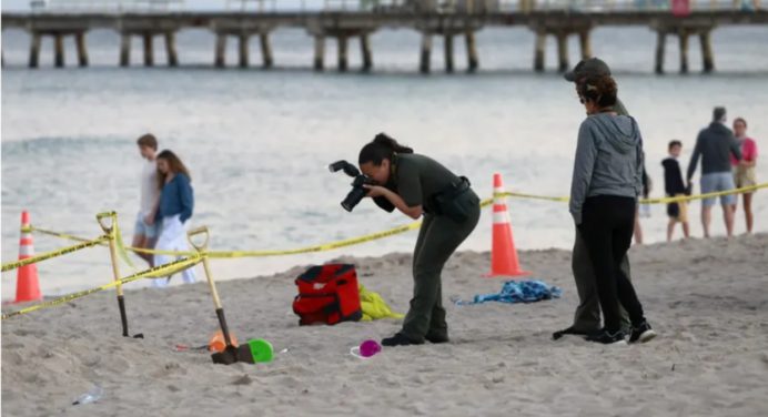 ¡Trágico! Falleció niña al quedar atrapada en hoyo de arena en una playa de Miami