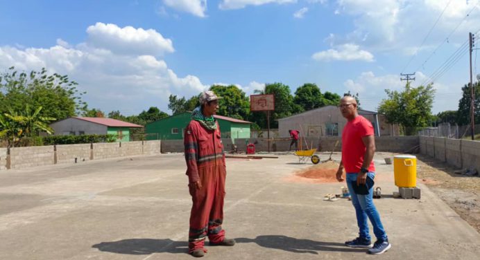 Verifican rehabilitación de canchas en El Rosillo