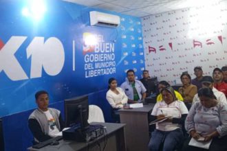 El alcalde Carlos Requena dirigió la asamblea