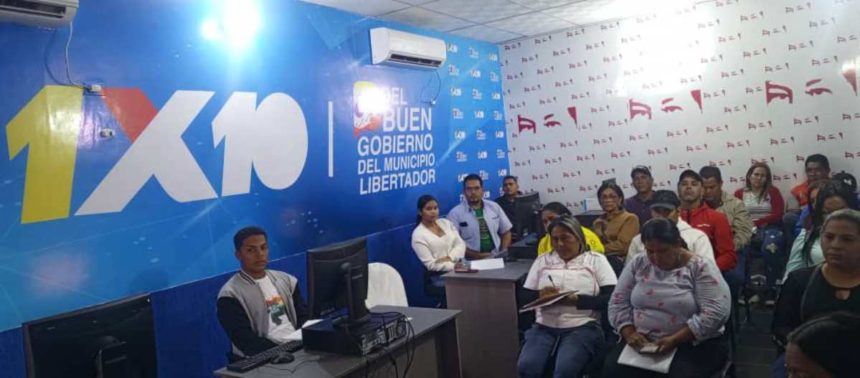 El alcalde Carlos Requena dirigió la asamblea