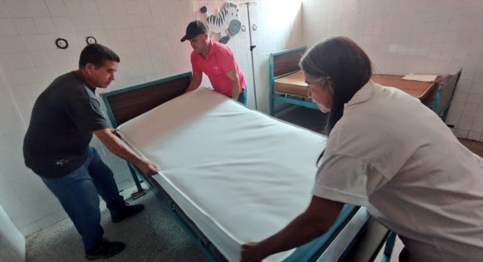 Alcalde Velásquez reparó colchones del hospital Dr. Pablo Villarroel
