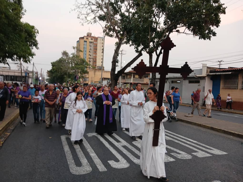 con gran devocion la iglesia santa cruz realizo la procesion de el nazareno laverdaddemonagas.com image 1