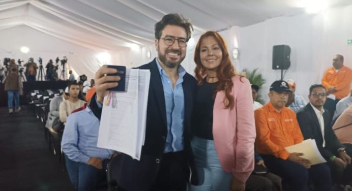 Daniel Ceballos acudió al CNE y se inscribió para presidenciales del 28-J