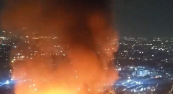 Devastador incendio destruye barrio informal en el centro de la ciudad de Bogotá
