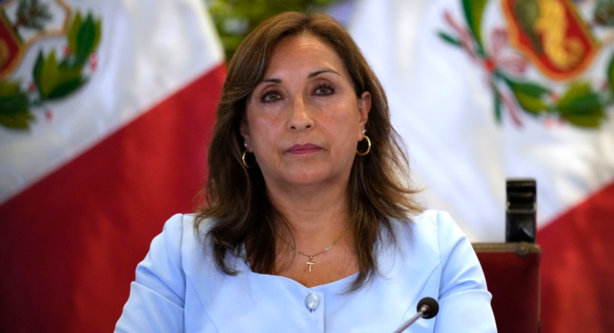 Dina Boluarte exige a Fiscalía peruana que le tome declaración por caso de los relojes
