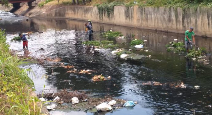 Ejecutan saneamiento de los caños Orinoco y La Ceiba en Maturín