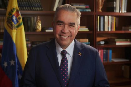 Luis Eduardo Martínez.