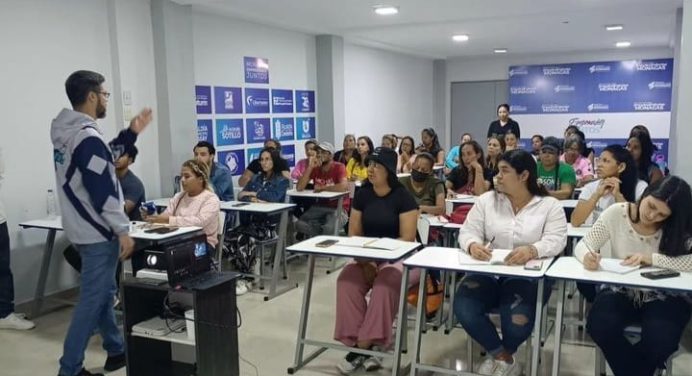 Fondeem atiende a más de 120 emprendedores con cursos y talleres