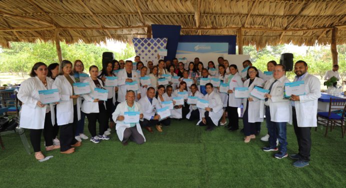 Gobernación de Monagas reconoce labor de los médicos en su día