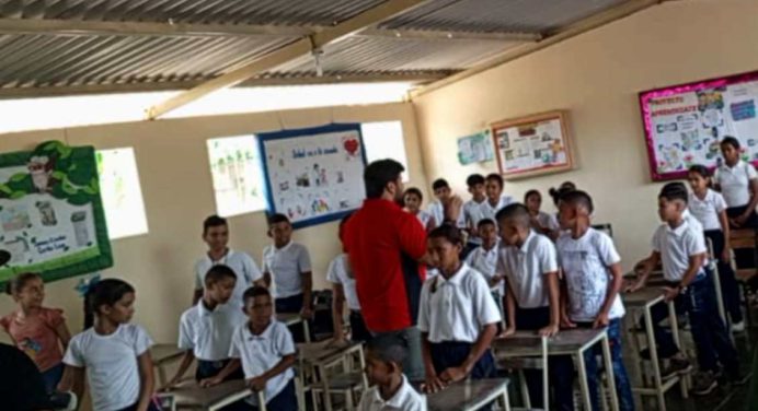 Gobierno regional entrega otra escuela rehabilitada por Bricomiles