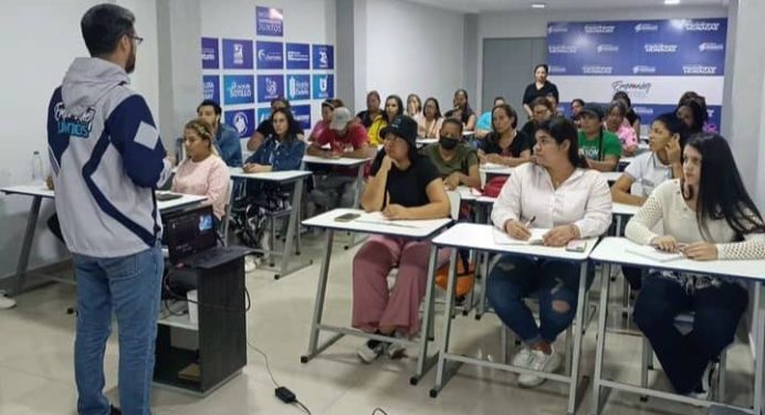 Jóvenes y mujeres se suman al crecimiento económico