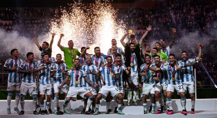 Le roban medalla de campeón mundial a portero de Argentina