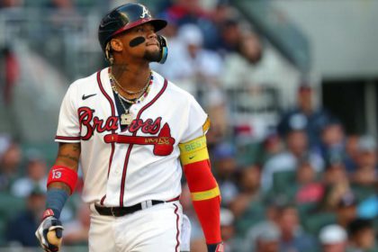 Ronald Acuña Jr. presenta molestias en una rodilla