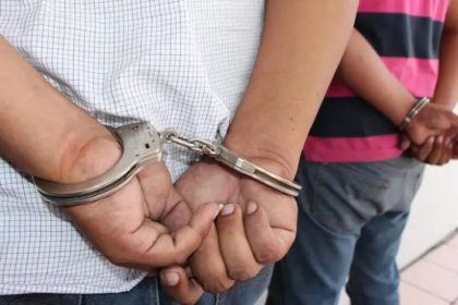 Capturan a dos hermanos por abusar de una niña