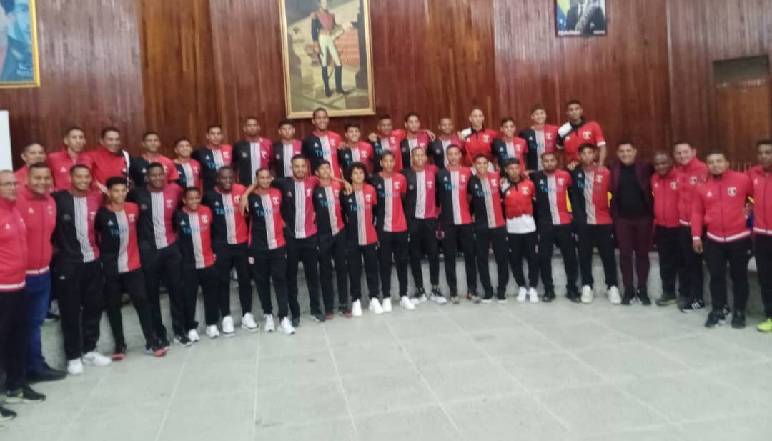 Atlético La Cruz presentó su plantilla