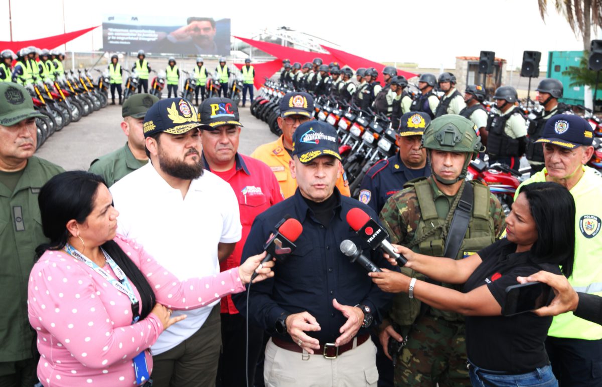 ministro ceballos ichaso entrego 200 nuevas motocicletas a cuerpos de seguridad en monagas laverdaddemonagas.com img 20240322 wa0670