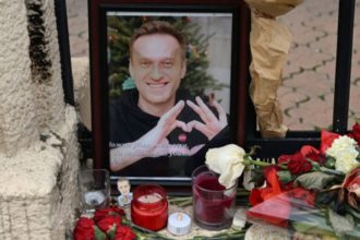 Navalni recibe sepultura