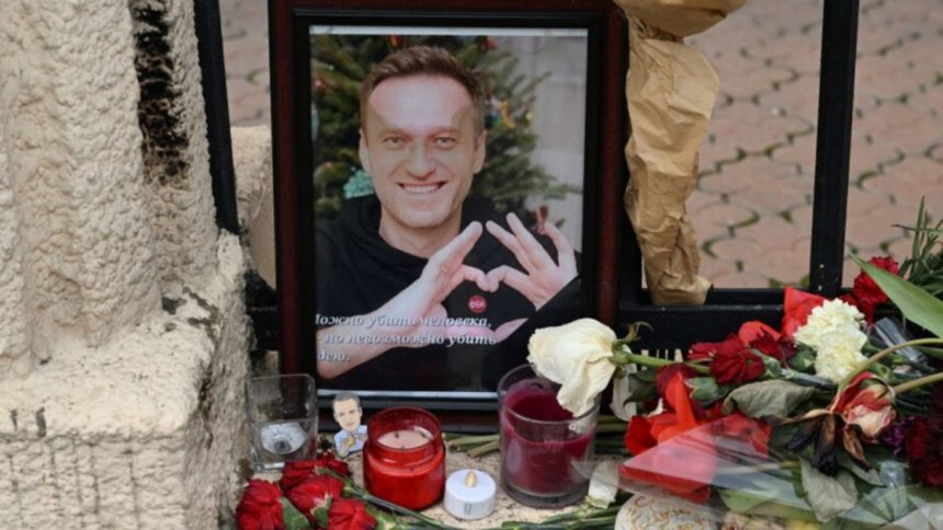 Navalni recibe sepultura