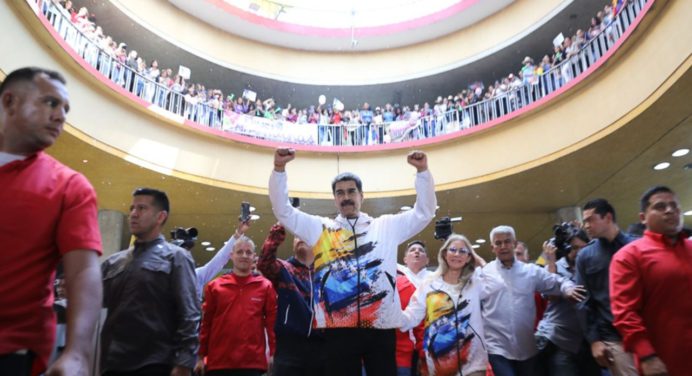 Nicolás Maduro inscribió su candidatura ante el CNE para su tercer mandato