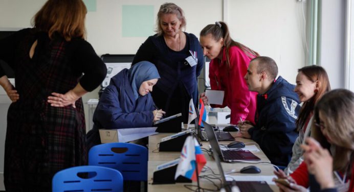 Rusia celebra octavas elecciones presidenciales de su historia donde Putin busca quinto mandato