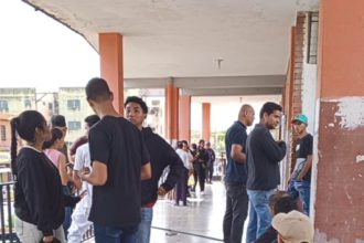 Al Registro Electoral acudieron muchos jóvenes