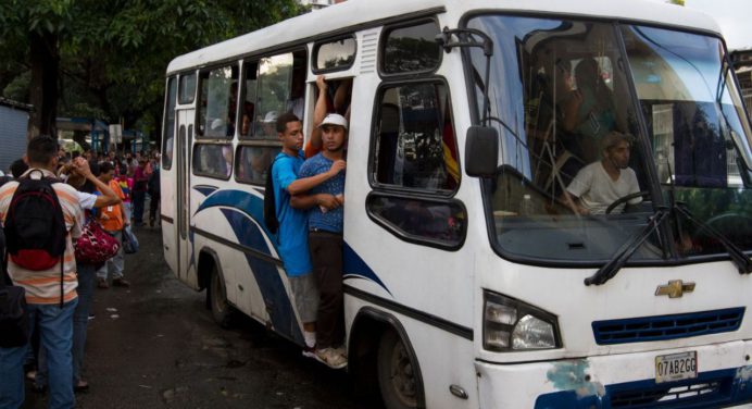 Transportistas afirman que aumento del pasaje es insuficiente