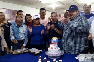 UNT cantó cumpleaños felíz