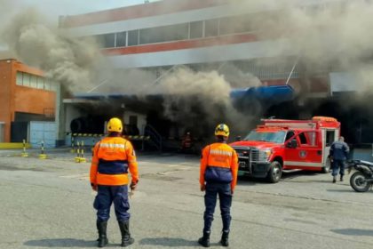 Incendio de un edificio en Los Ruices