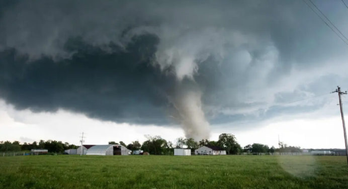 Dos muertos dejaron múltiples tornados en Oklahoma