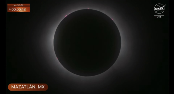Eclipse solar total recorre el cielo de Norteamérica (VIDEO)