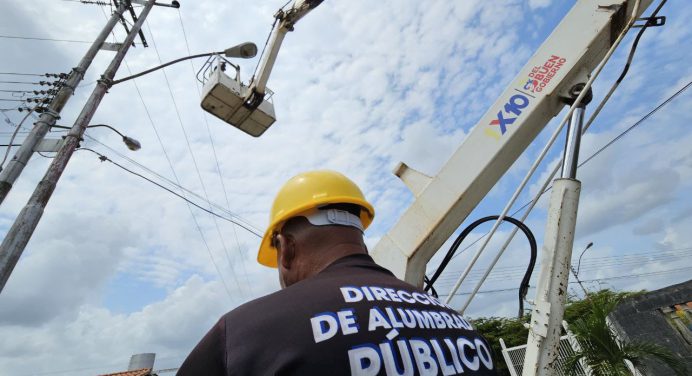 En Ciudad Colonial ahora cuentan con calles alumbradas gracias al sistema 1×10