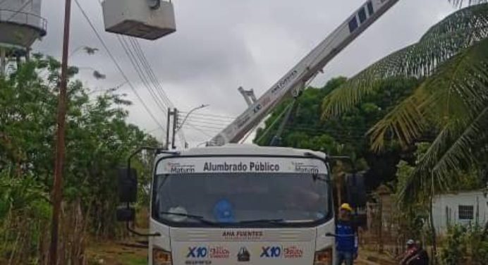 En Los Capachos, El Parquecito y Cecilio Acosta llegó el alumbrado público de la mano del 1X10