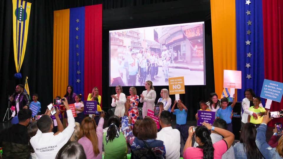 Exponen alcances de la campaña "Educando con Amor" en el estado Bolívar 3 exponen alcances de la campana educando con amor en el estado bolivar laverdaddemonagas.com sorenelly3