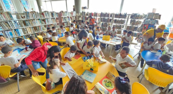 Afianzan en los niños el hábito de la lectura como expresión cultural