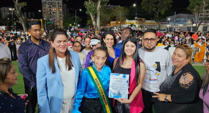 Gudelia Castillo fue condecorada con la orden Cacique Guanaguanay en el día de la danza