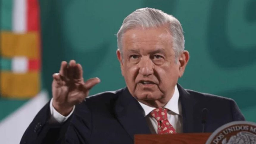 Obrador presenta