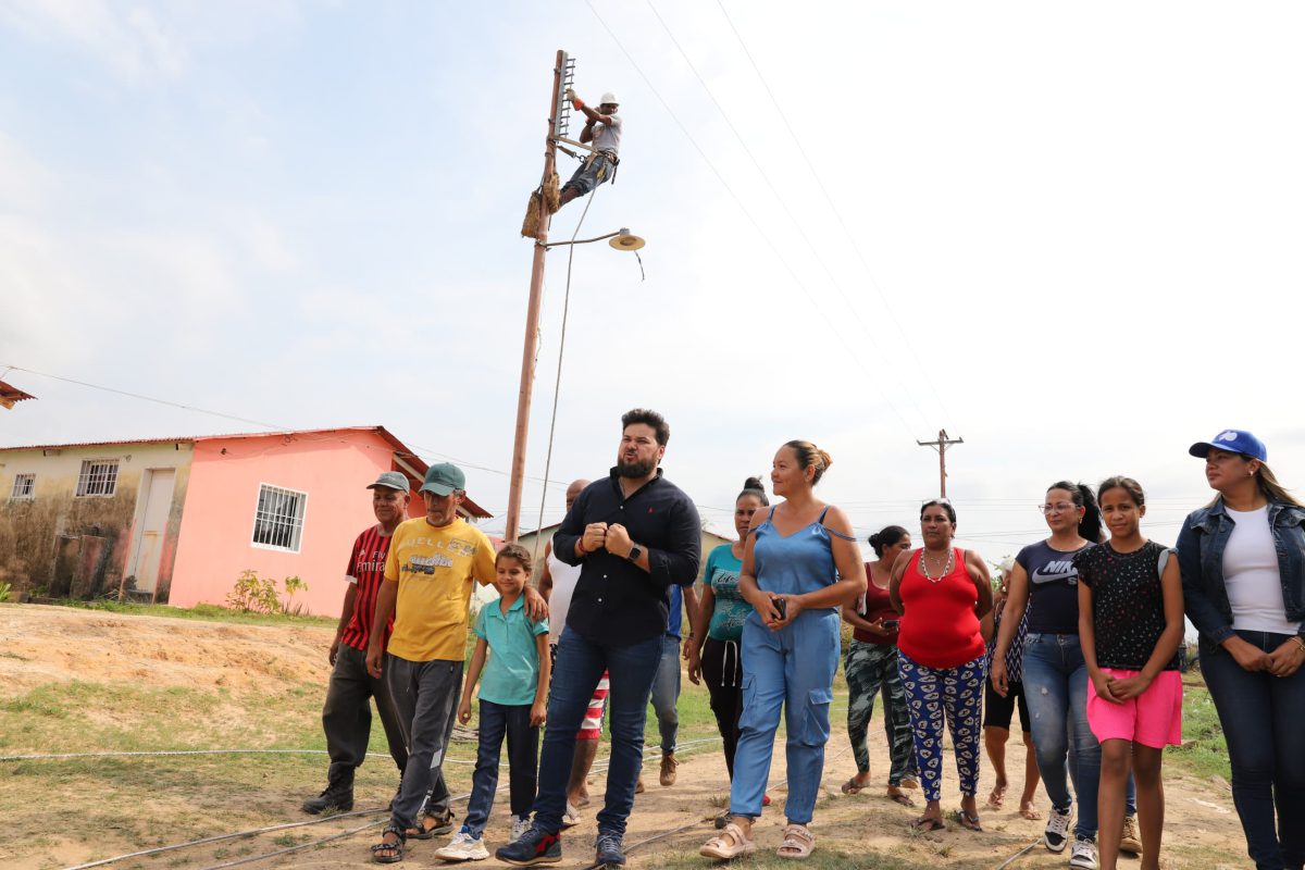 Luna supervisa inicio de trabajos de electrificación en sector Casas chinas 2 luna supervisa inicio de trabajos de electrificacion en sector casas chinas laverdaddemonagas.com casas chinas 2