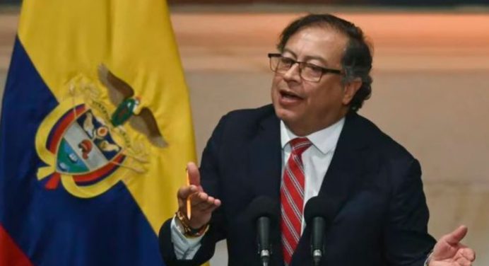 Petro afirma que la soberanía de México se ve comprometida en Ecuador