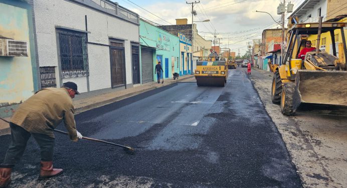 Plan de asfaltado colocó 236 toneladas en la calle Cedeño de Maturín