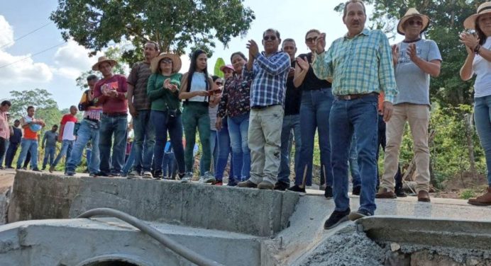 Alcalde Velásquez reconstruye alcantarilla en El Mango de Capiricual