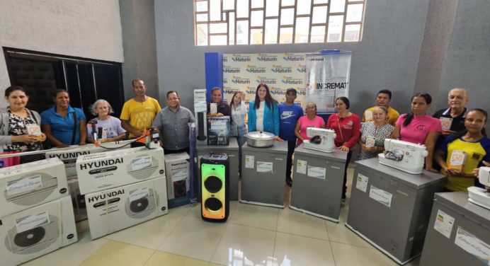 Alcaldesa Ana Fuentes entregó equipos eléctricos a emprendedores de Maturín