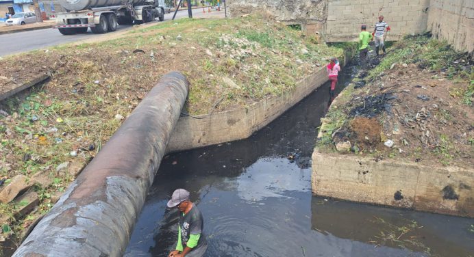 Alcaldía de Maturín trabaja sin descanso en limpieza de caños y alcantarillas