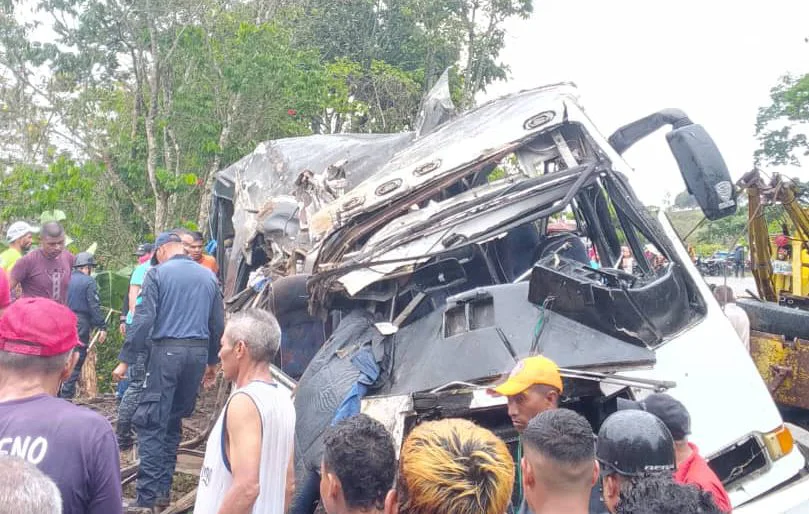 Vuelco de autobús en Caripe deja dos personas fallecidas