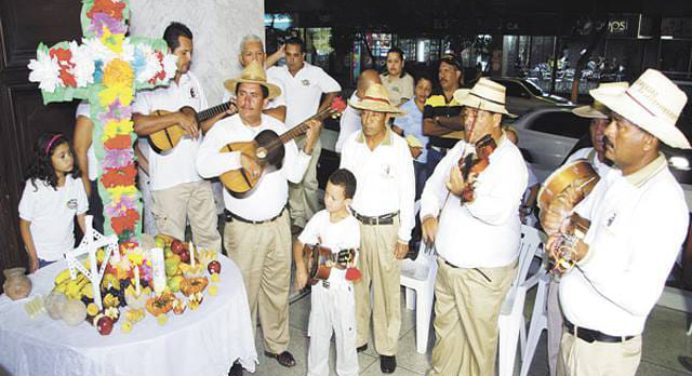 Celebran fiesta de la Cruz de Mayo en Maturín