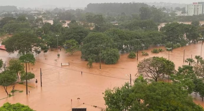 Devastadoras lluvias en Brasil cobran la vida de 8 personas y dejan 21 desaparecidos